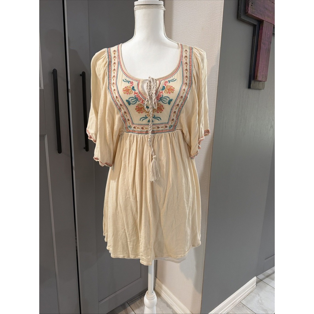 Flying Tomato Boho Tunic Size M Cream Floral Embroidered Cottagecore